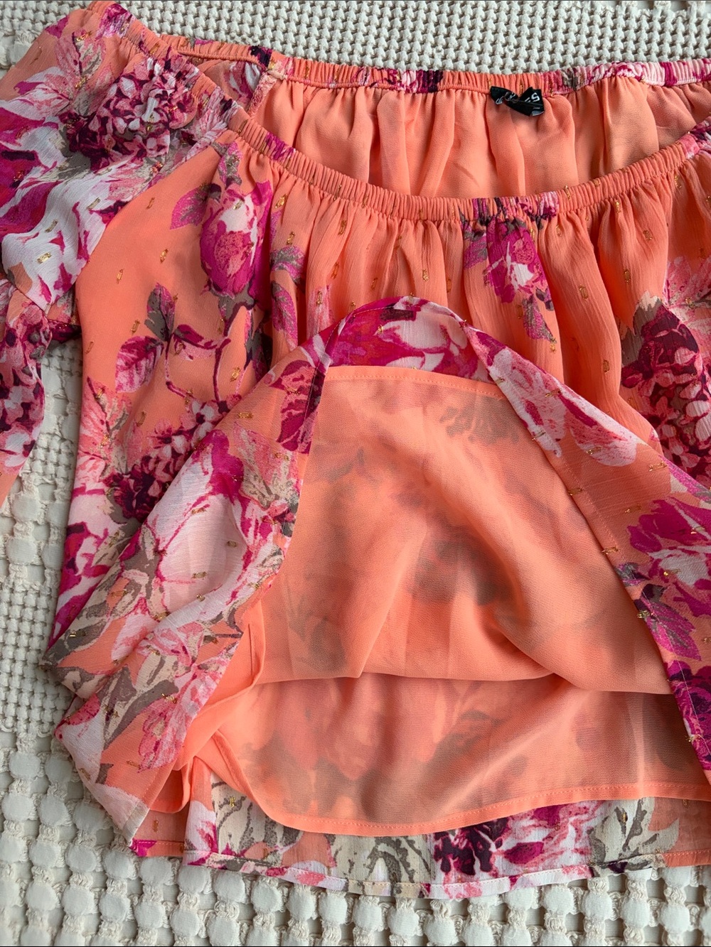 Express Coral Floral Flowy Off-Shoulder Blouse Medium - Picture 5 of 6